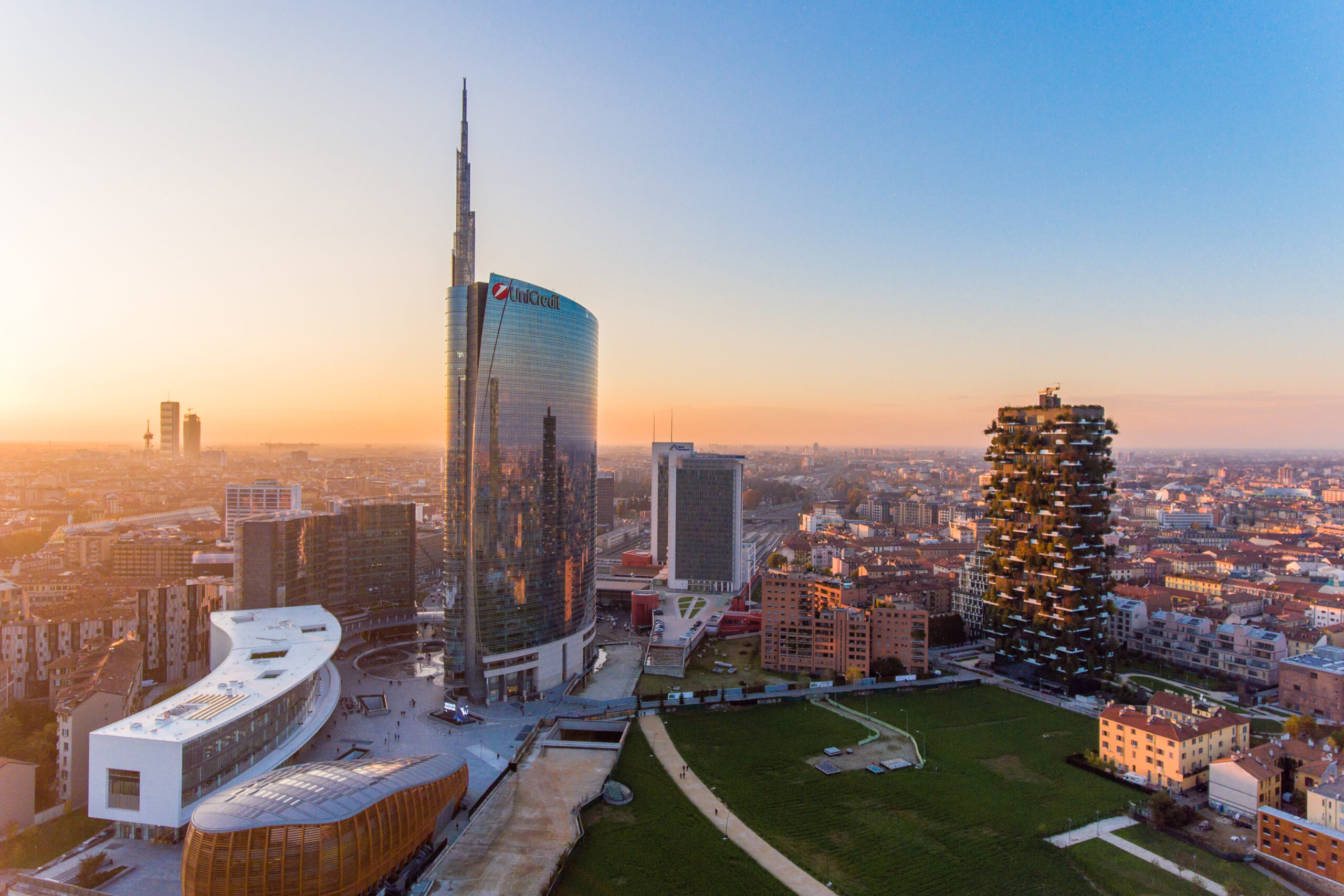 Milan,,Italy,-,Nov,8,,2016:,Milan,Aerial,View,At